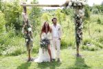 Kraggenburg 22 juni 2019
Katja Schuurman en haar kersverse man Freek v Noortwijk zijn getrouwd en posseren uitgebreid voor de pers op landgoed Netl , de wildste tuin.