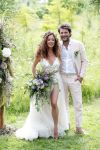 Kraggenburg 22 juni 2019
Katja Schuurman en haar kersverse man Freek v Noortwijk zijn getrouwd en posseren uitgebreid voor de pers op landgoed Netl , de wildste tuin.