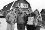 Heerhugowaard, 4 Februari 1985
Koos Alberts met zijn gezin voor en in hun nieuwe huis
Joke Krommenhoek Christa Krommenhoek en Dave Krommenhoek