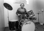 Heerhugowaard, 4 Februari 1985
Koos Alberts met zijn gezin voor en in hun nieuwe huis
Joke Krommenhoek Christa Krommenhoek en Dave Krommenhoek