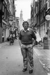Amsterdam, 14 Mei 1985 Koos Alberts in zijn oude vertrouwde Jordaan
O.a. Cafe Arie, zijn woonhuis, de grachten, en de Openbare School voor Voorbereidend Onderwijs