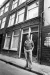 Amsterdam, 14 Mei 1985 Koos Alberts in zijn oude vertrouwde Jordaan
O.a. Cafe Arie, zijn woonhuis, de grachten, en de Openbare School voor Voorbereidend Onderwijs
