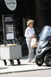 Amsterdam 18 juni 2019
Neelie Kroes doet op de fiets boodschappen in Amsterdam zuid.