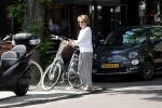 Amsterdam 18 juni 2019
Neelie Kroes doet op de fiets boodschappen in Amsterdam zuid.