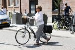 Amsterdam 18 juni 2019
Neelie Kroes doet op de fiets boodschappen in Amsterdam zuid.