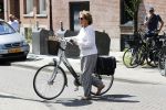Amsterdam 18 juni 2019
Neelie Kroes doet op de fiets boodschappen in Amsterdam zuid.