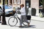Amsterdam 18 juni 2019
Neelie Kroes doet op de fiets boodschappen in Amsterdam zuid.