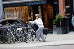 Amsterdam 18 juni 2019
Neelie Kroes doet op de fiets boodschappen in Amsterdam zuid.