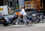 Amsterdam 18 juni 2019
Neelie Kroes doet op de fiets boodschappen in Amsterdam zuid.