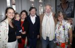 Amsterdam 1 juli 2019
Uitreiking van de Johan Kaart Prijs aan Pierre Bokma in het deLamar theater. Pierre met zijn vrouw Hendriekje v Houweninge kinderen en schoonouders Chiem v Houweninge met zijn vrouw Maria