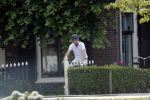 Loenen 24 juni 2019
Pieter van Beukering ( man van Yvon Jaspers) laat hond uit en vertrekt daarna op electrische fiets naar zijn werk.