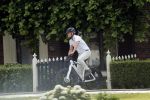 Loenen 24 juni 2019
Pieter van Beukering ( man van Yvon Jaspers) laat hond uit en vertrekt daarna op electrische fiets naar zijn werk.