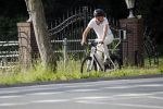 Loenen 24 juni 2019
Pieter van Beukering ( man van Yvon Jaspers) laat hond uit en vertrekt daarna op electrische fiets naar zijn werk.
