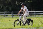 Loenen 24 juni 2019
Pieter van Beukering ( man van Yvon Jaspers) laat hond uit en vertrekt daarna op electrische fiets naar zijn werk.
