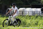 Loenen 24 juni 2019
Pieter van Beukering ( man van Yvon Jaspers) laat hond uit en vertrekt daarna op electrische fiets naar zijn werk.