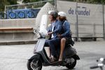 Amsterdam 1 juli 2019
Astrid Joosten met haar nieuwe vriend Rob Peters . Ze vertrokken van het delamar theater (johan Kaartprijs) met hun vespa scooter richting huis.