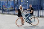 Buren 20 juni 2019
Barbie Samantha de Jong met haar vriend Maron Hill kopen nieuwe fietsen bij Arvel