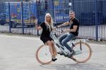 Buren 20 juni 2019
Barbie Samantha de Jong met haar vriend Maron Hill kopen nieuwe fietsen bij Arvel
