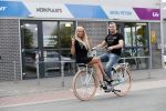 Buren 20 juni 2019
Barbie Samantha de Jong met haar vriend Maron Hill kopen nieuwe fietsen bij Arvel