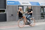Buren 20 juni 2019
Barbie Samantha de Jong met haar vriend Maron Hill kopen nieuwe fietsen bij Arvel