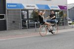 Buren 20 juni 2019
Barbie Samantha de Jong met haar vriend Maron Hill kopen nieuwe fietsen bij Arvel