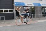 Buren 20 juni 2019
Barbie Samantha de Jong met haar vriend Maron Hill kopen nieuwe fietsen bij Arvel