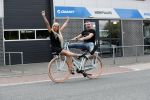Buren 20 juni 2019
Barbie Samantha de Jong met haar vriend Maron Hill kopen nieuwe fietsen bij Arvel