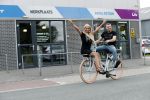 Buren 20 juni 2019
Barbie Samantha de Jong met haar vriend Maron Hill kopen nieuwe fietsen bij Arvel