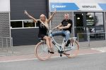 Buren 20 juni 2019
Barbie Samantha de Jong met haar vriend Maron Hill kopen nieuwe fietsen bij Arvel