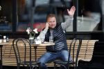 Amsterdam 28 juni 2019
Wesly Bronkhorst bellend op terras.