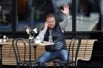 Amsterdam 28 juni 2019
Wesly Bronkhorst bellend op terras.