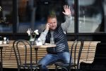 Amsterdam 28 juni 2019
Wesly Bronkhorst bellend op terras.