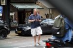 Amsterdam 27 juni 2019
Ivo Niehe gaat geld pinnen in Amsterdam zuid.