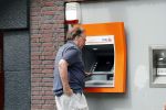 Amsterdam 27 juni 2019
Ivo Niehe gaat geld pinnen in Amsterdam zuid.