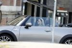 Amsterdam 3 juli 2020
Bridget Maasland in haar mini cooper cabrio