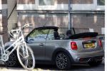 Amsterdam 9 mei 2020
Bridget Maasland in haar mini cooper cabrio