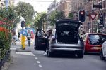 Amsterdam 3 juli 2020
Carice v Houten vergeet de achterklep van haar auto dicht te doen terwijl ze weg rijdt