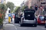 Amsterdam 3 juli 2020
Carice v Houten vergeet de achterklep van haar auto dicht te doen terwijl ze weg rijdt