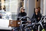 Amsterdam 11 juli 2020
Connie Witteman en Constanza Breukhoven winkelen met de biro
