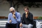 Amsterdam 18 juni 2020
Cor Boonstra eet een ijsje met ik denk zijn dochter in Amsterdam zuid.