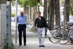 Amsterdam 18 juni 2020
Cor Boonstra eet een ijsje met ik denk zijn dochter in Amsterdam zuid.