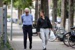 Amsterdam 18 juni 2020
Cor Boonstra eet een ijsje met ik denk zijn dochter in Amsterdam zuid.