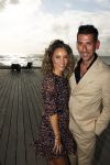Bloemendaal 2 juli 2020
Boekpresentatie Saskia Noort . Danny Vera kreeg het eerste exemplaar.
Danny zijn zwangere vrouw Escha Tanihatu