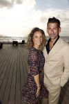 Bloemendaal 2 juli 2020
Boekpresentatie Saskia Noort . Danny Vera kreeg het eerste exemplaar.
Danny zijn zwangere vrouw Escha Tanihatu