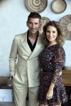 Bloemendaal 2 juli 2020
Boekpresentatie Saskia Noort . Danny Vera kreeg het eerste exemplaar.
Danny zijn zwangere vrouw Escha Tanihatu