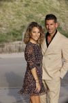 Bloemendaal 2 juli 2020
Boekpresentatie Saskia Noort . Danny Vera kreeg het eerste exemplaar.
Danny zijn zwangere vrouw Escha Tanihatu
