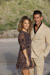 Bloemendaal 2 juli 2020
Boekpresentatie Saskia Noort . Danny Vera kreeg het eerste exemplaar.
Danny zijn zwangere vrouw Escha Tanihatu