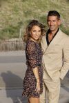 Bloemendaal 2 juli 2020
Boekpresentatie Saskia Noort . Danny Vera kreeg het eerste exemplaar.
Danny zijn zwangere vrouw Escha Tanihatu