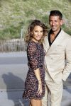 Bloemendaal 2 juli 2020
Boekpresentatie Saskia Noort . Danny Vera kreeg het eerste exemplaar.
Danny zijn zwangere vrouw Escha Tanihatu