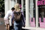 Amsterdam 28 juni 2020
Dionne Stax doet boodschappen op de utrechtsestraat.